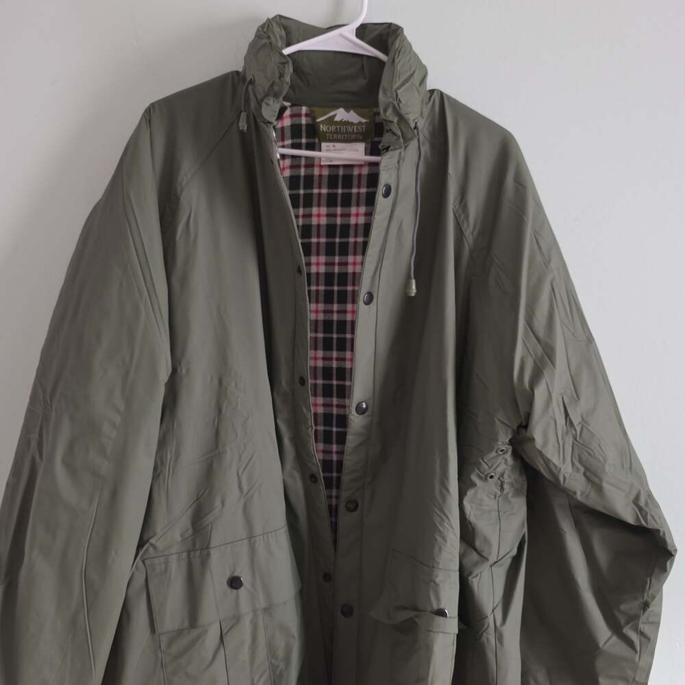 Vintage Northwest terretory ' Oversized green water resistant